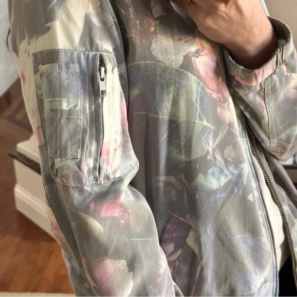 OBEY Maven Floral Bomber Lightweight Jacket - size S - Picture 6 of 10